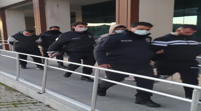 İzmir'de baz istasyonundaki aküleri çalan 3 şüpheli tutuklandı