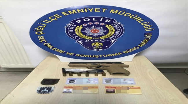 İzmir'de sahte askeri kimlikle dolandırıcılıktan 2 kişi yakalandı