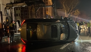 Kadıköy'de takla atan otomobilin sürücüsü yaralandı