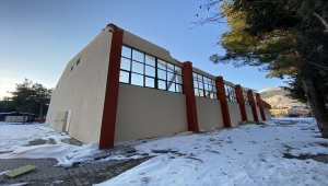 Kahramanmaraş'ta üzerinde kar biriken spor salonunun çatısı çöktü