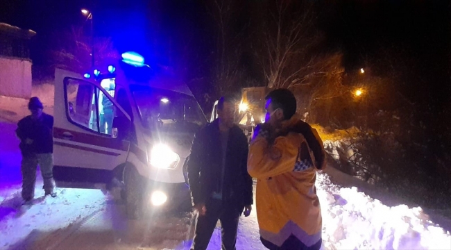 Kahramanmaraş'ta yolu kardan kapanan mahallelerde mahsur kalanlar kurtarıldı
