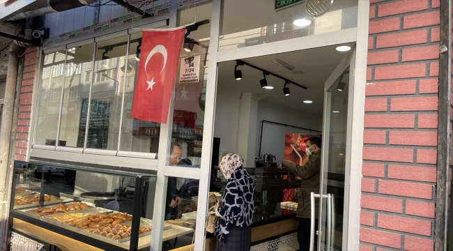 Karabük'te camdaki Türk bayrağını indirmek isteyen kadın gözaltına alındı