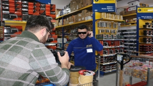 Kastamonu'da yapı market çalışanları firma sahibine sürpriz klip hazırladı