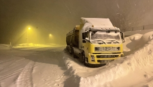 Kastamonu'da Yaralıgöz Geçidi'nde kar yağışı ve tipi etkili oluyor
