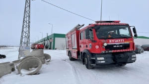 Kayseri'de mobilya imalathanesinde çıkan yangın söndürüldü