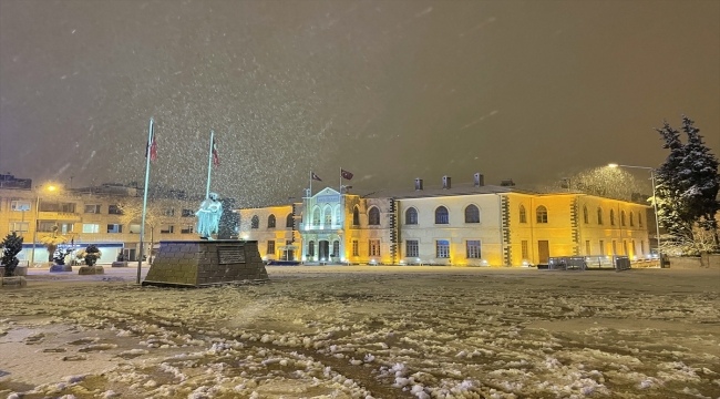 Kilis, Şanlıurfa ve Malatya'da karla mücadele çalışmaları devam ediyor