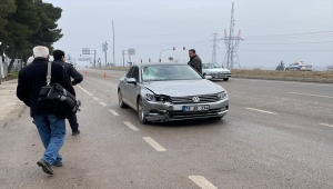 Kilis'te otomobilin çarptığı elektrikli bisikletteki 2 kişi yaralandı