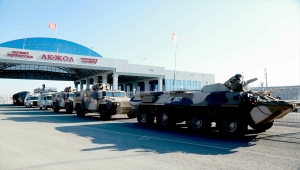 Kırgız askerleri Kazakistan'dan döndü