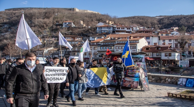 Kosova'da Bosna Hersek'e destek yürüyüşü düzenlendi