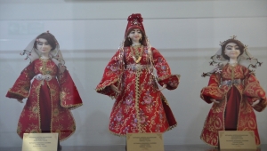 Kütahyalı kadınlar iğne darbeleriyle yünü oyuncak bebeğe dönüştürüyor