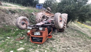 Manisa'da devrilen traktörün sürücüsü öldü