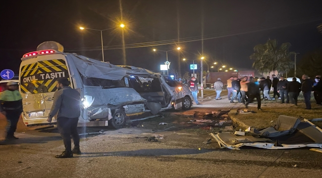 Mardin'de işçi taşıyan servis minibüsleri kaza yaptı, 11 kişi yaralandı
