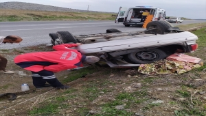 Mersin'de devrilen otomobildeki 4 kişi yaralandı