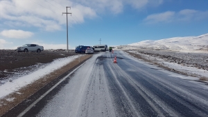 Niğde'de minibüs ile hafif ticari aracın çarpışması sonucu 11 kişi yaralandı