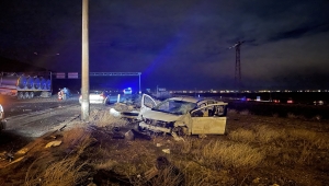 Niğde'de tır ile hafif ticari aracın çarpışması sonucu 4 kişi yaralandı