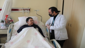 Nuray öğretmen Kovid-19'u yenerek bebeğini 35 gün sonra kucağına aldı