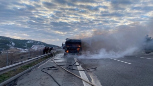 Osmaniye'de seyir halindeki tırda çıkan yangın hasara yol açtı