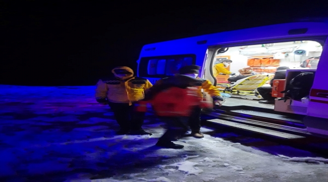 Osmaniye'de UMKE ekipleri kar nedeniyle köyde mahsur kalan 2 hastayı kurtardı