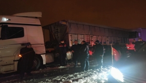 Osmaniye'de yolda mahsur kalanlara akaryakıt desteği