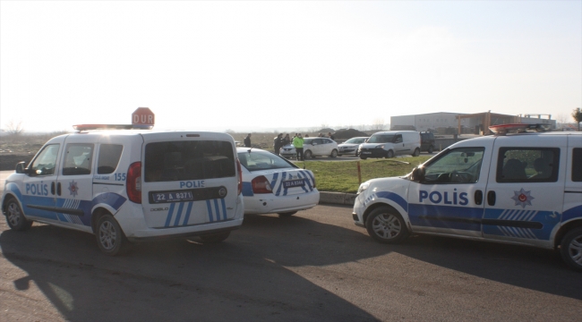Otomobille bariyerlere çarpıp sınırı geçen yabancı uyruklu şüpheli Edirne'de yakalandı