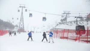 Palandöken Kayak Merkezi yılın ilk hafta sonunda yoğunluk oluşturdu