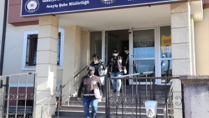 Sakarya'da kuyumculara sahte altın bilezik sattıkları iddiasıyla 4 zanlı yakalandı