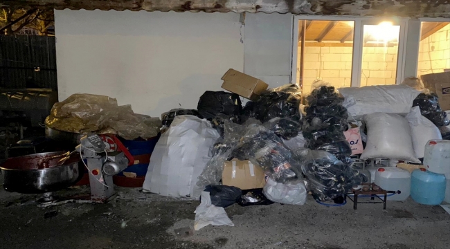Sancaktepe'de kaçak tütün ele geçirilen evde bir kişi yakalandı