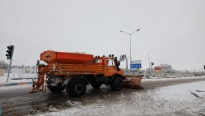 Şanlıurfa'da yolda tuzlama çalışması yapan işçiye kayan otobüs çarptı