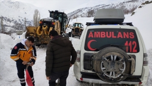 Siirt'te 40 günlük bebek için karla mücadele