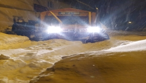 Sivas'ta ekipler yolu kapanan köydeki hasta için seferber oldu 