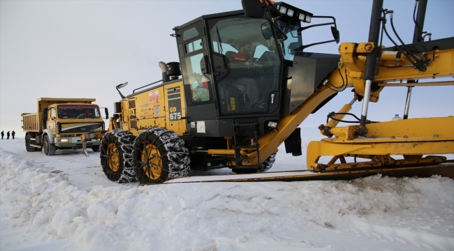 Sivas'ta kar nedeniyle 74 köy yolu ulaşıma kapandı 