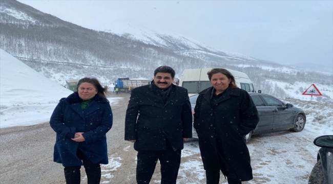 Sivas'ta, kar nedeniyle kayan tır ulaşımı aksattı