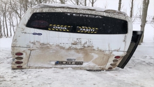 Sivas'ta öğrenci servislerinin çarpışması sonucu 27 öğrenci hafif yaralandı