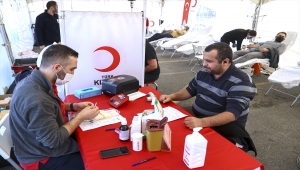 Taksiciler, Üsküdar'da Kızılay için kan bağışında bulundu 