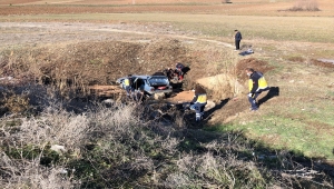 Tokat'ta devrilen otomobildeki aynı aileden 4 kişi yaralandı 