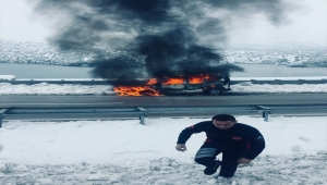 Tokat'ta seyir halindeki araçta yangın çıktı