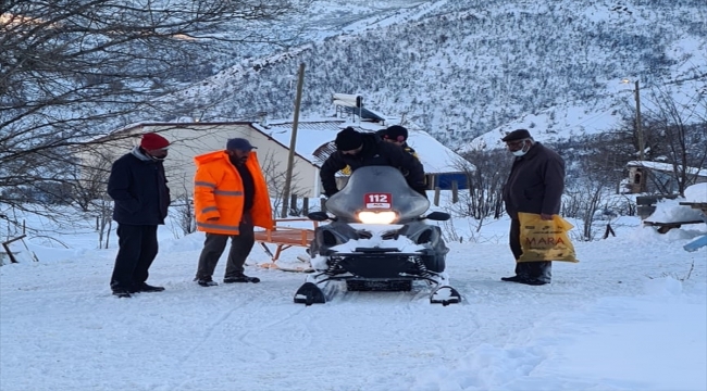 Tunceli'de hasta 2 kadın kar motoruyla hastaneye ulaştırıldı