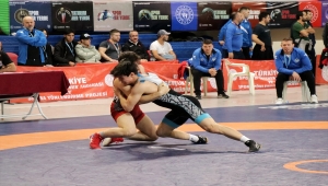 Türkiye 23 Yaş Altı Grekoromen Güreş Şampiyonası Kayseri'de başladı