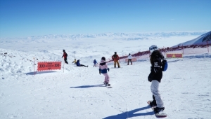 Türkiye'nin en yüksek pisti Ottoman'ın kapısı kayakseverlere açıldı