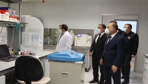 Vali Günaydın, ERÜ Aşı Araştırma ve Geliştirme Uygulama Merkezi'ni ziyaret etti