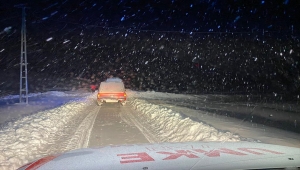 Van'da yolu kardan kapanan mahalledeki hamile kadın 6 saatte hastaneye ulaştırıldı