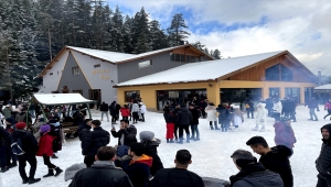 Yıldıztepe Kayak Merkezi'nde hafta sonu yoğunluğu yaşandı