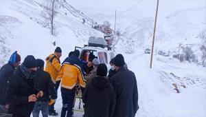 Yolu kapanan köydeki hastaya müdahaleye giden ekiplerin 11 saatlik zorlu yolculuğu