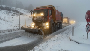 Zonguldak-İstanbul kara yolunda kar yağışı etkili oluyor