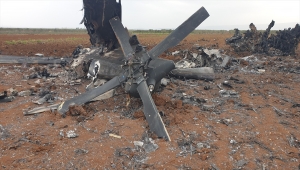 AA, ABD'nin Suriye'deki DEAŞ operasyonunda imha ettiği Amerikan helikopterinin enkazına ulaştı