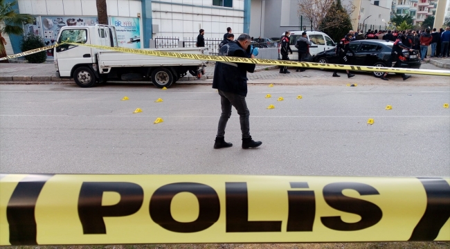 Adana'da otomobilinde silahlı saldırıya uğrayan baba öldü, kızı yaralandı