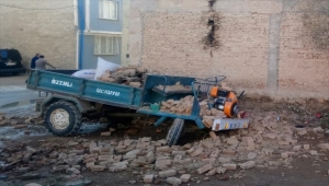 Afyonkarahisar'da üzerine metruk binadan moloz düşen kişi yaralandı