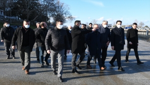 AK Parti'li Turan, Biga'daki taşkın bölgesinde incelemelerde bulundu