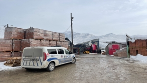 Amasya'da aşırı kar biriken deponun çatısı çöktü