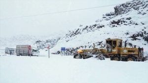 Antalya'da kar ve tipide mahsur kalan 5 kişi kurtarıldı